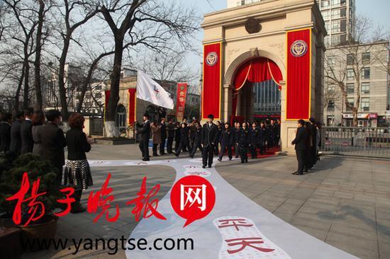 УI(lng)(do)ͰӭTM(jn)ČW(xu)`СR·ƽ¡ĳ؟(z)
