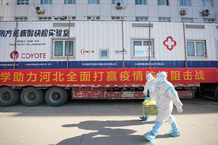 我在現場 | 在“暫�！钡某鞘校覀兣c病毒賽跑