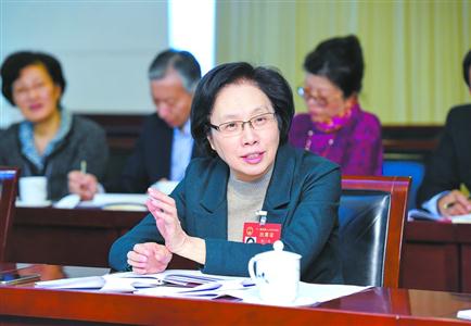 上海代表團(tuán)審議政府工作報告等